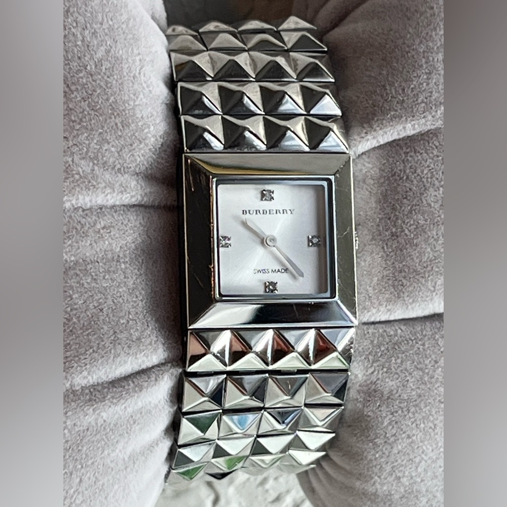 Burberry BU5350 Gauntlet Pyramid Flex Watch stainless steel.